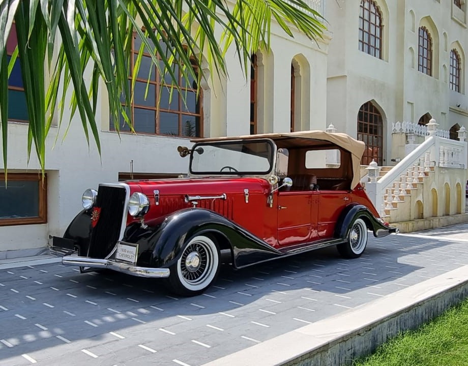 Hire Antique Cars for Local Sightseeing